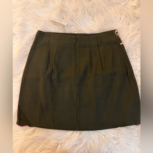 Francesca’s olive embroidered scalloped mini skirt size: Small - Picture 3 of 5